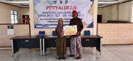 PENYERAHAN BLT DANA DESA BULAN AGUSTUS TAHUN ANGGARAN 2025 OLEH PEMERINTAH KALURAHAN KENTENG 